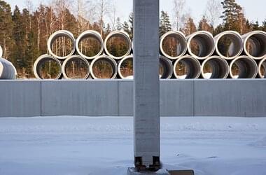 Företaget Dahlgrens Cementgjuteri i Sverige tillverkar rör av betong.