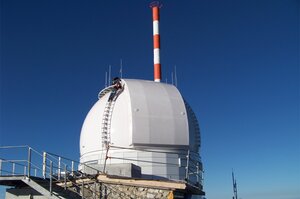 En observationskupol med en diameter på 8,5 m på toppen av Wendelstei.