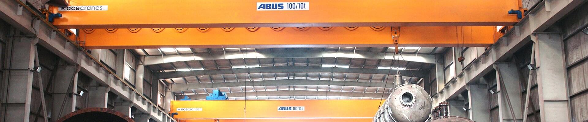 ABUS dubbelbalkskran med en lastkapacitet på 100 ton i en produktionsanläggning för DESCON Engineering HFZC i Förenade Arabemiraten