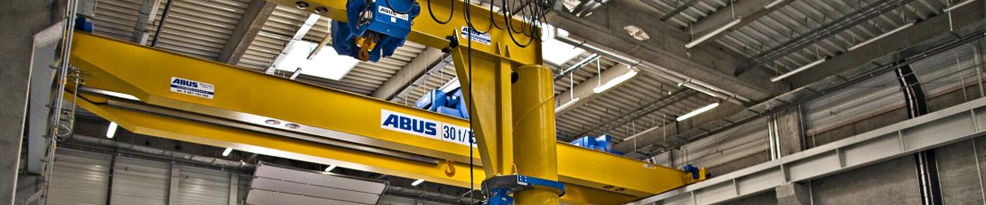 ABUS svängkran med en lastkapacitet på 3,2 ton och en armlängd på 5 meter på Rolls Royce-företaget i Polen