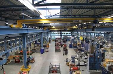 Vy över produktionshallen för företaget NedTrain Componenten, som underhåller tågen i Nederländerna