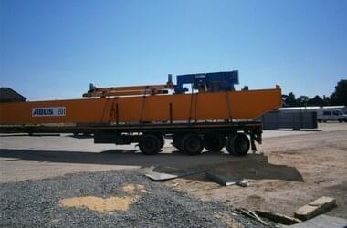 ABUS-kran med en lastkapacitet på 20 ton på väg till ENERCON-företaget i Compiègne, Frankrike