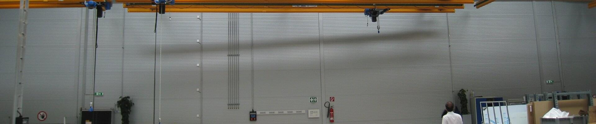ABUS hängande transportsystem i en produktionshall för aluminiumprofiler och kompositer i Österrike 