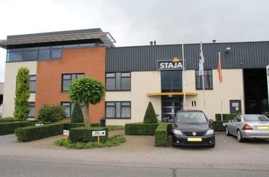 STAJA är ett metallbyggnadsföretag som specialiserat sig på byggnads- och seriesvetsarbeten för en internationell försäljningsmarknad