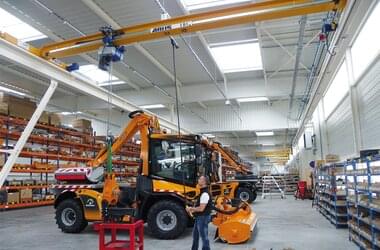 Enbalkskran ELV med en lastkapacitet på 1,6 ton i ett franskt företag