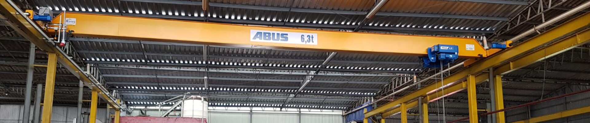 ABUS enkelbågsbrokran med 6,3 tons lyftkapacitet hos företaget Sidersul i Brasilien